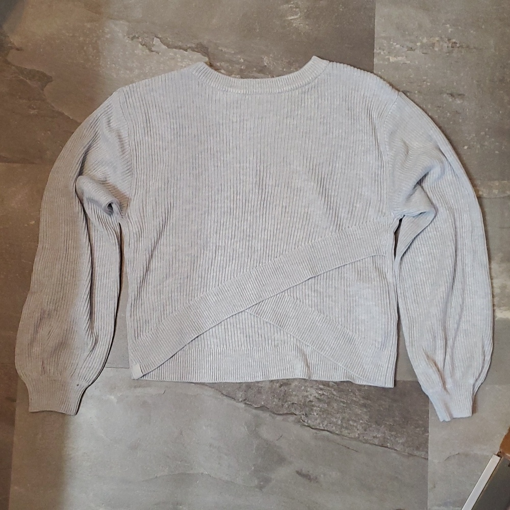 NWOT Lululemon Reversible Crossover Sweater. Heathered Core Ultra Light Grey. 4. - Picture 2 of 10